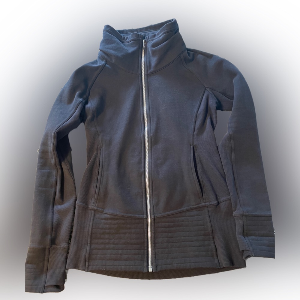 Lululemon scuba size 6
